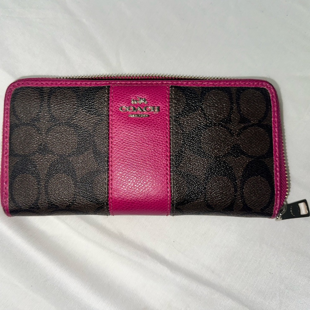 Pretty and chic Coach leather wallet. Brown/Pink